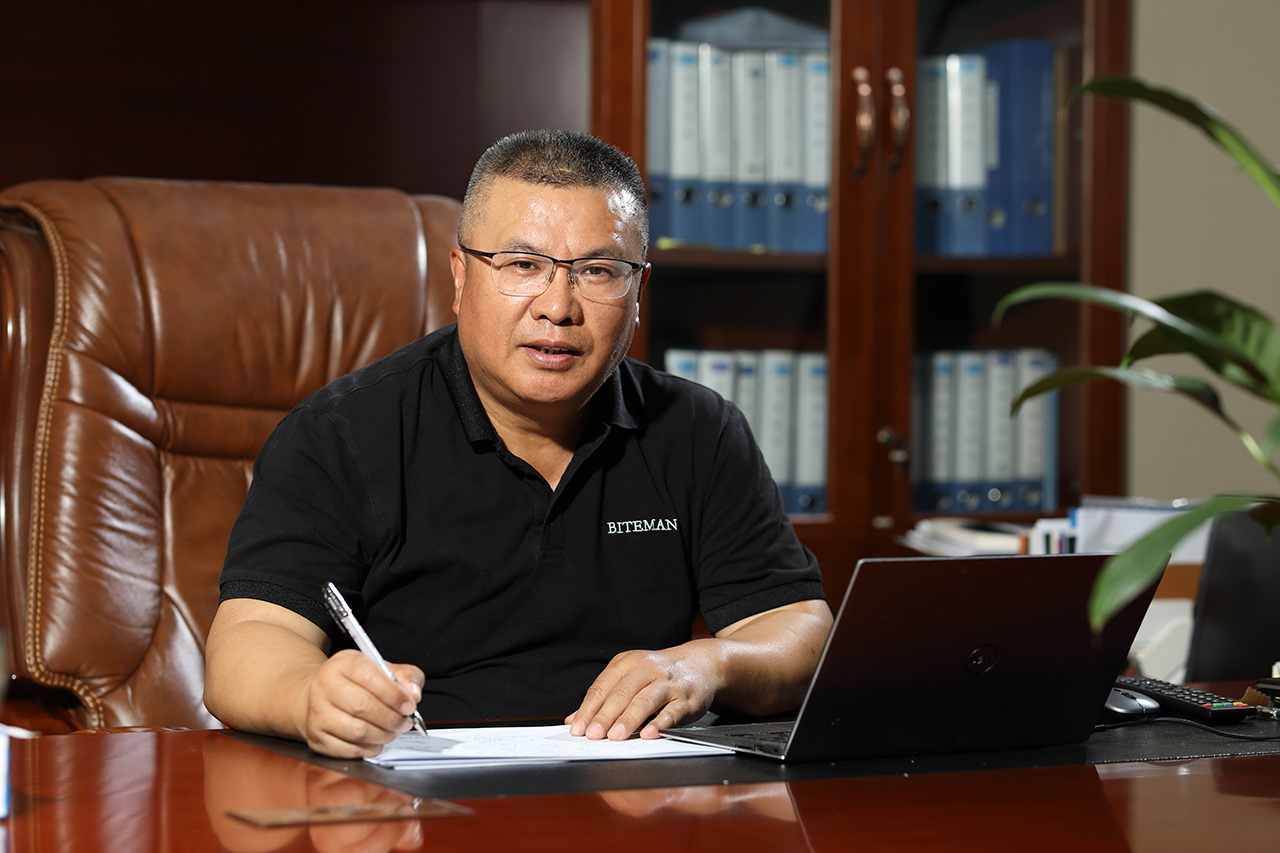 貝騰科技創(chuàng)始人郭應(yīng)輝榮獲 2024 年深圳市寶安區(qū)工匠稱號